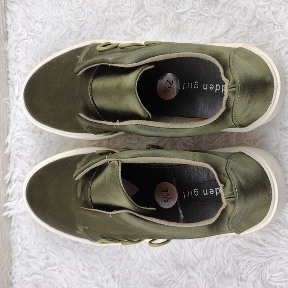 Madden Girl Laney Green Satin Fabric No Lace Low Top Slip On Platform Sn… - Picture 5 of 14